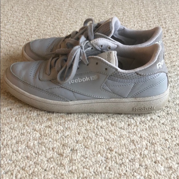 Reebok Classic Sneaker (Size 5.5) - Picture 2 of 5